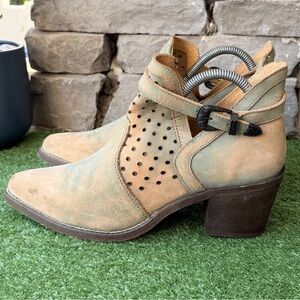 Circle G Cut Out Women’s Ankle Strap Western Booties